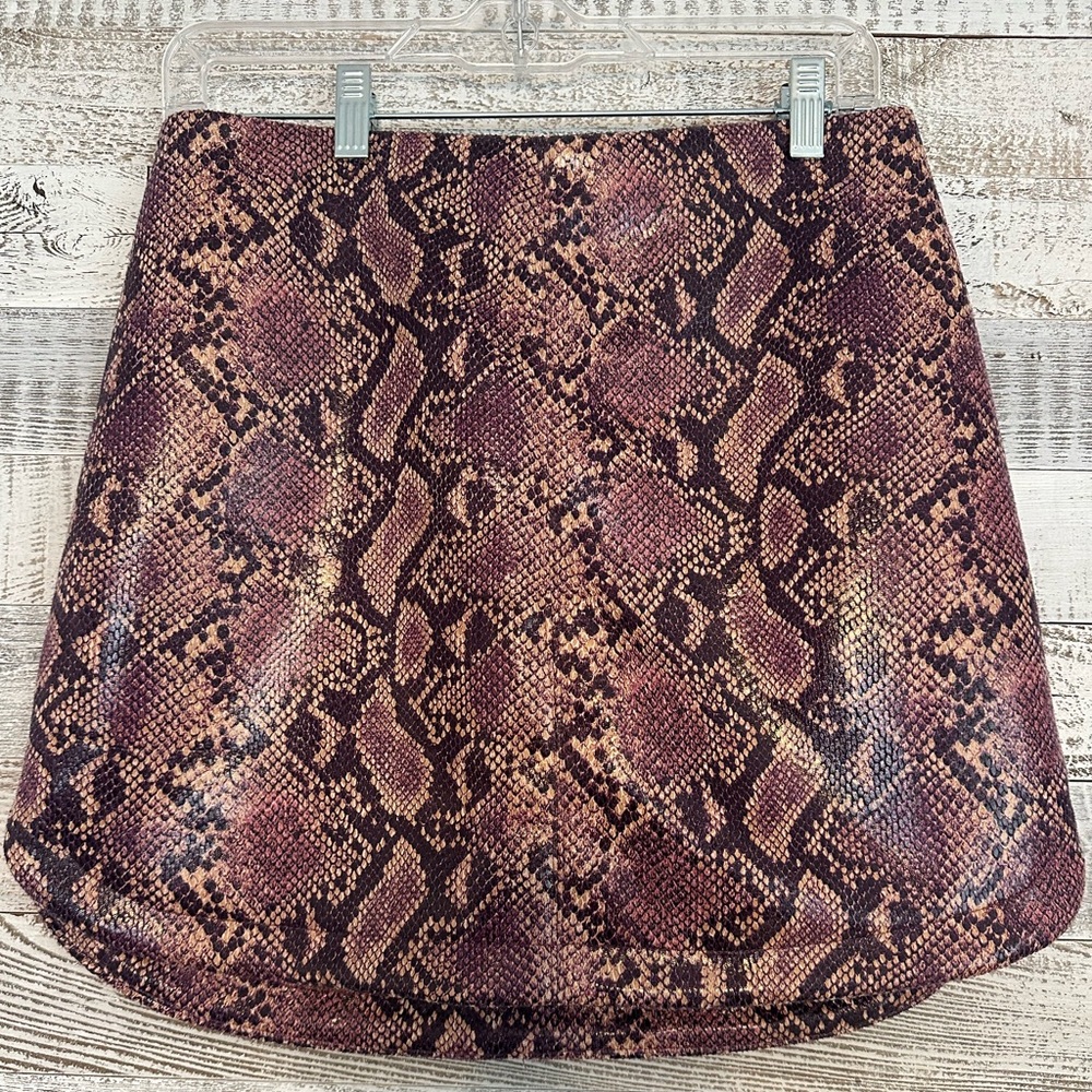 Purple leather snakeskin mini skirt 
Size: L 
Brand: Wild Honey